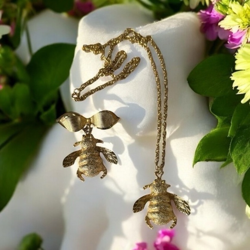 🫶🏻 Bee Matching Brooch and Necklace